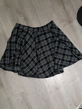Forever 21 Black & White Plaid Skater Skirt